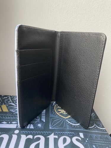 Sergio Tacchini White & Navy Blue Wallet 80’s Football Casual Passport Holder - Picture 2 of 3