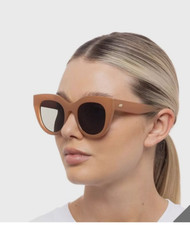 Le Specs Air Heart 2452448 Cat Eye Oversize Sunglasses caramel 218