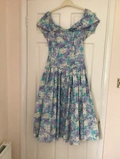 Beautiful vintage retro floral dress fit & flare dress size 12 see measurements 