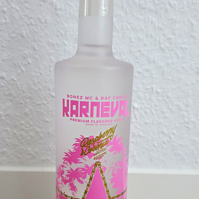 Karneval Hollywood Edition   Premium Flavored Vodka 0,5L   Bonez MC & RAF Camora