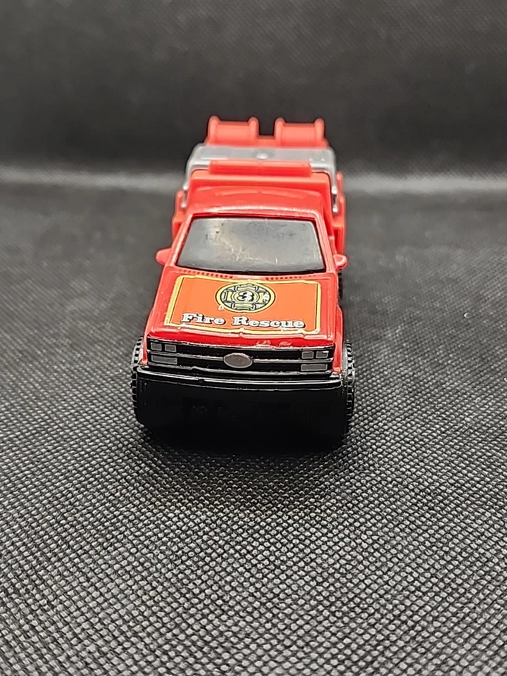 Винтажный красный пластиковый пожарно-спасательный грузовик 1988 Tonka Chevrolet Silverado OBS пластик - Изображение 2 из 4