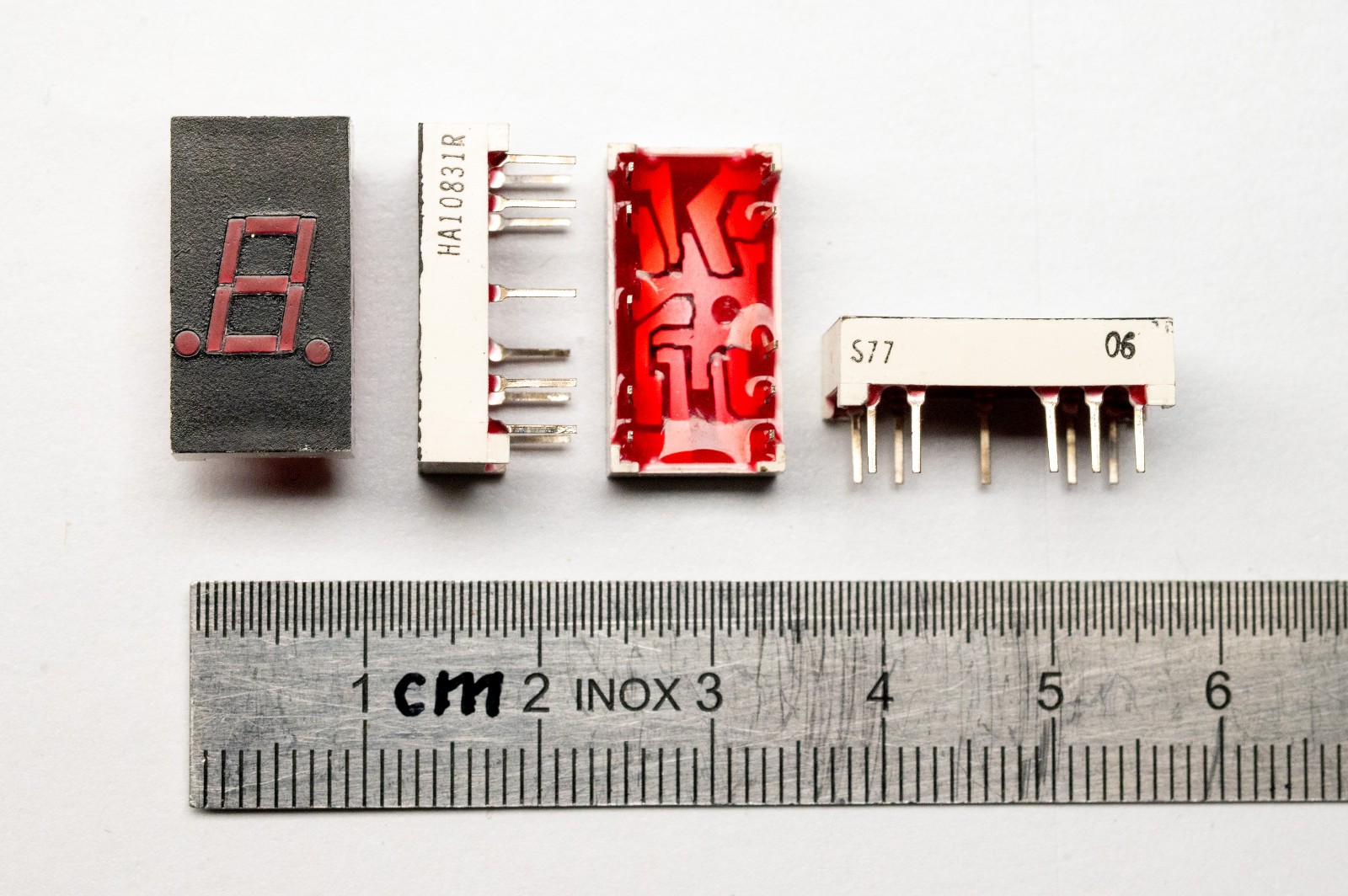 Siemens HA10831R 1-Digit LED 7-Segment Display Red Black Face NOS