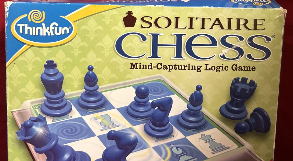 RARE 2010 THINKFUN SOLITAIRE CHESS LOGIC GAME COMPLETE Portable HTF - Image 4 of 4