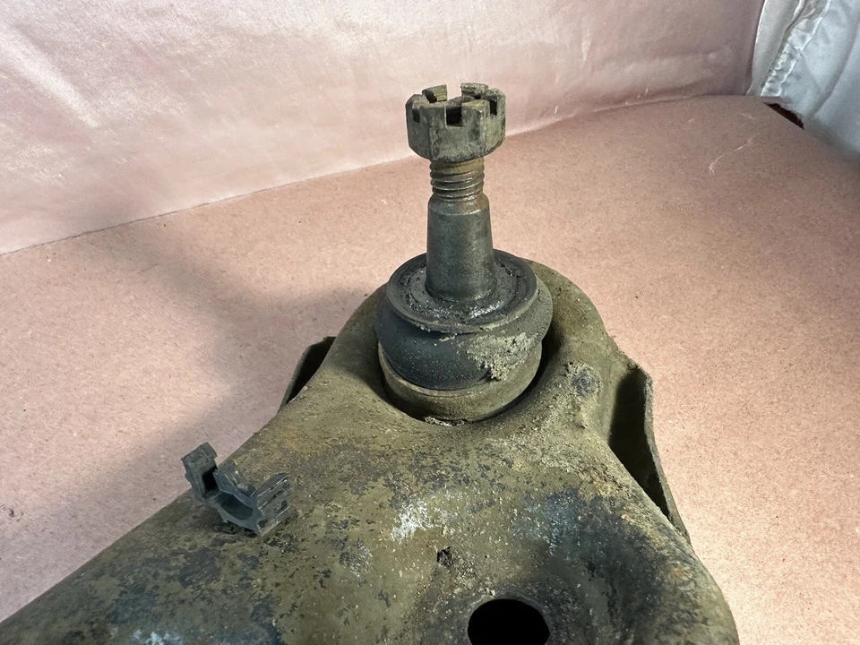 Chevrolet Camaro 1996 brazo de control inferior del conductor delantero izquierdo Foto 2 de 4