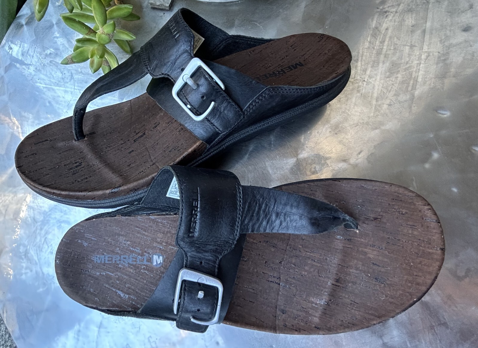 Merrell Move ~ impugnatura selezionata ~ pelle nera ~ infradito tanga ~ sandali bassi taglia 9 ~ condizioni escl