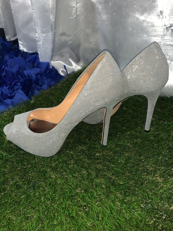 Badgley  Mischka Women’s FORMAL silver pumps / WEDDING shoes size 7.5