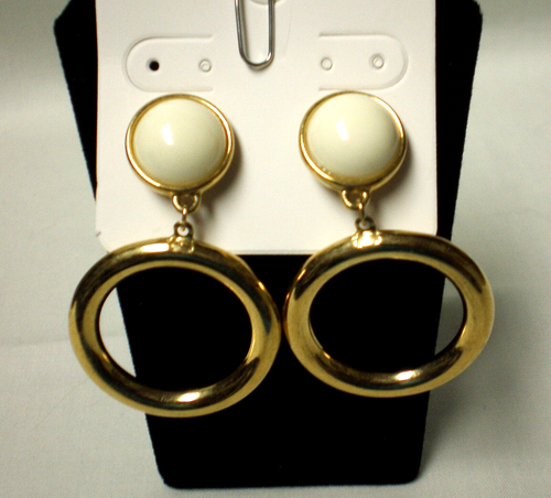 Vintage Signed TRIFARI Ivory & Gold Tone Halo Round Dangle Post Earrings (828n) - Picture 2 of 3