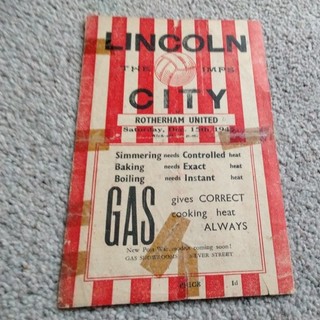 Rare Lincoln City v Rotherham United Football Programme 15/12/1945. (b).