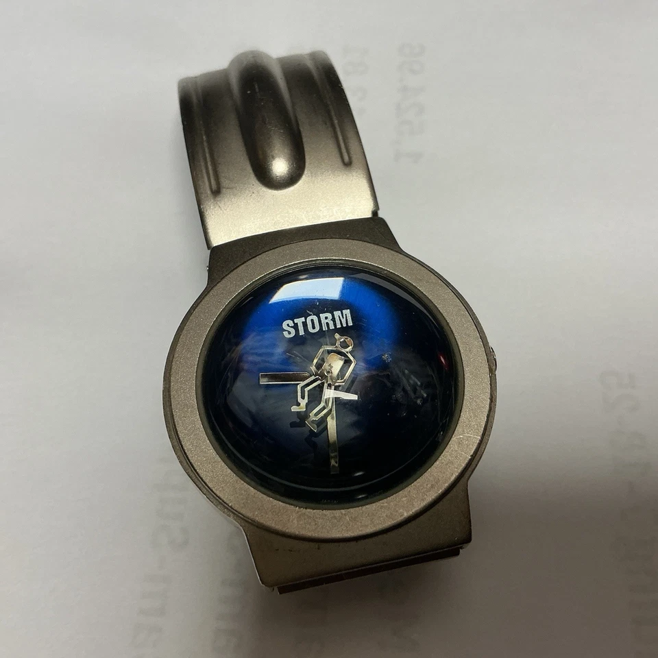 RARO Reloj de Cuarzo Vintage Coleccionable STORM Tono Plateado Esfera Azul  Foto 3 de 4