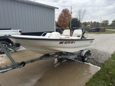2001 Boston Whaler 130 sport