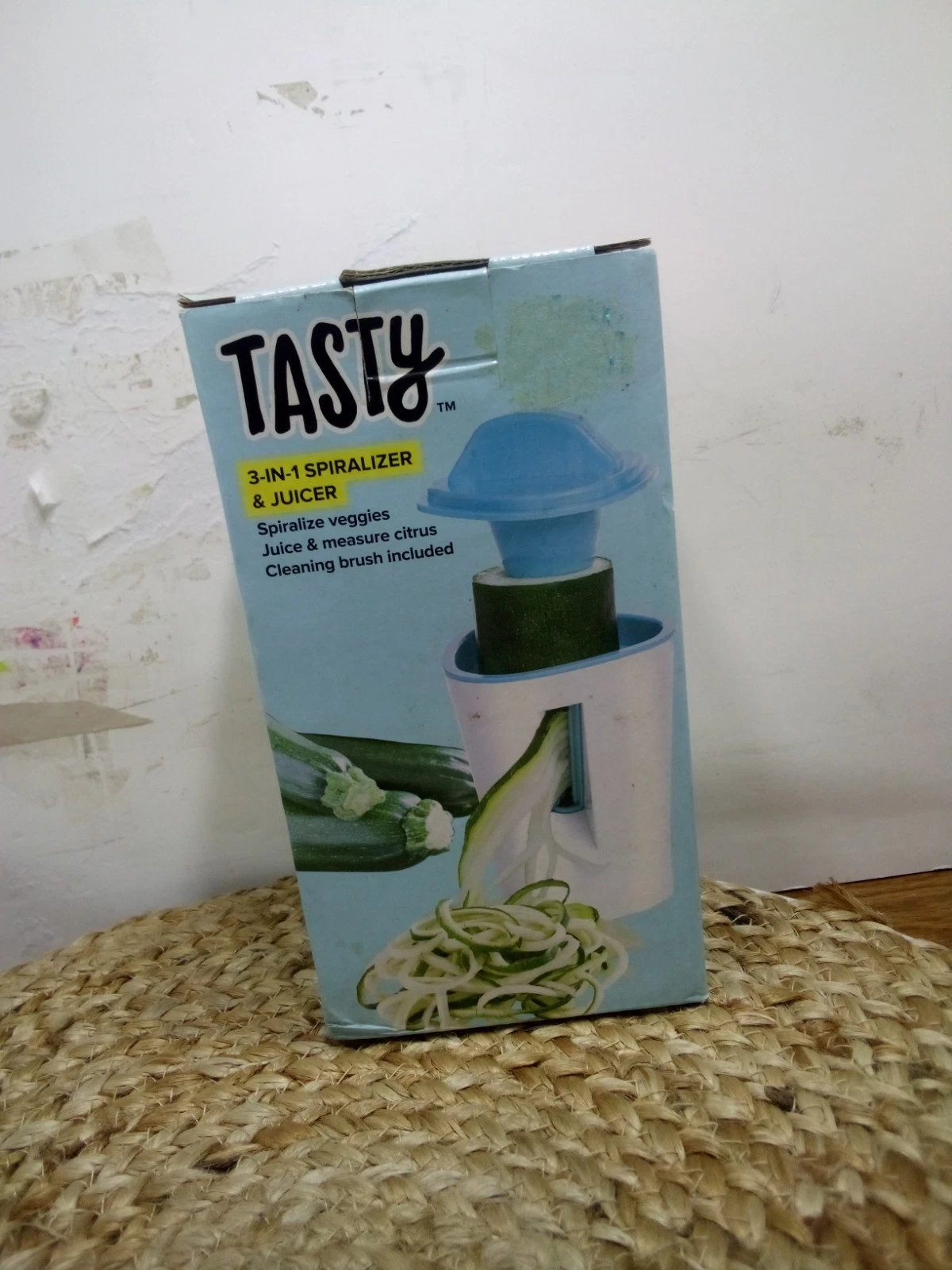 TASTY 3 in 1 Spiralizer and Juicer- New in Box