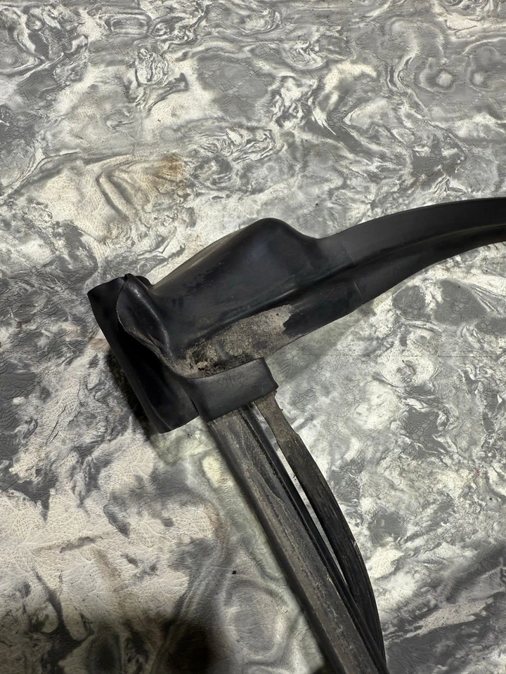 07-13 BMW E93 335i CONVERTIBLE DELANTERO TAPA DURA TIRA DE GOMA JUNTA DE SELLO OEM Foto 3 de 4