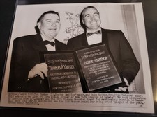 1956 Duke Snider Tom Yawkey BBWAA Awards Press Photo Dodgers Red Sox