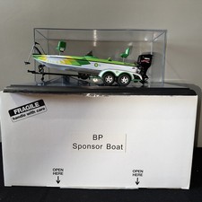 MINT VINTAGE 2006 RANGER BP  BASS BOAT ~DIECAST 1.24 SCALE NIB~W/DISPLAY CASE