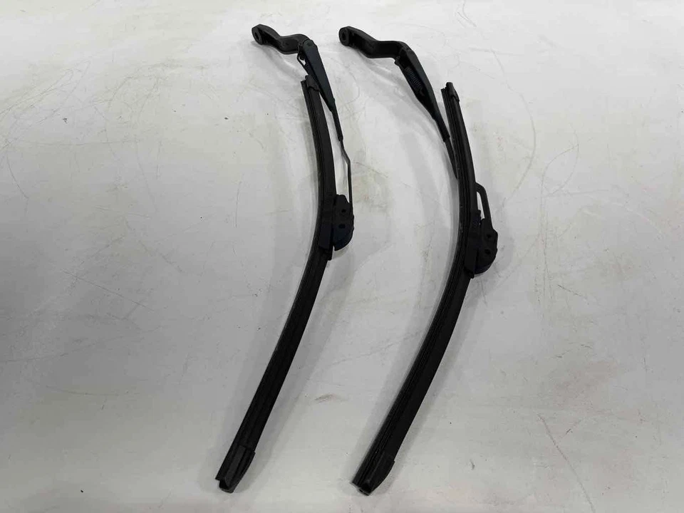 Brazo limpiaparabrisas delantero derecho y derecho clásico Dodge Ram 1500 2016-2024 con juego de cuchillas OEM Foto 4 de 4