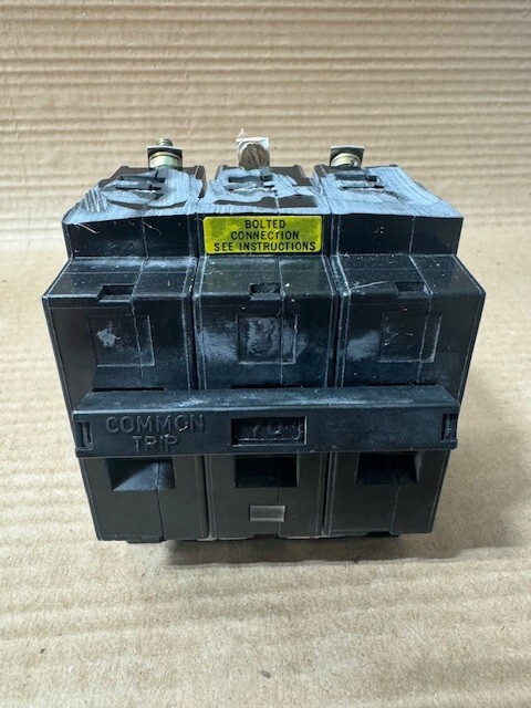 SQUARE D EHB4 3 pole 70 amp 480Y/277v EHB34070 Circuit Breaker EHB Flawed 03 AK