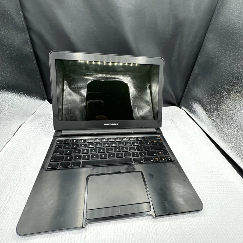 MOTOROLA SJYN0881A LAPDOCK for ATRIX 4G Mobile Phone (Not Included) FOR PARTS - Image 2 of 4