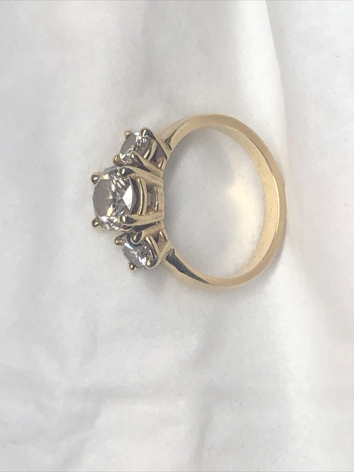 14 k solid Yellow gold 2ctw diamond ring preowned - image 3