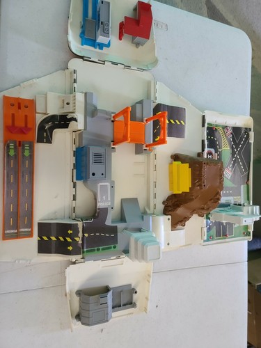 Vintage 1991 Galoob MiCRO MACHINES SUPER CITY VAN RV Fold Out Playset - Picture 5 of 10