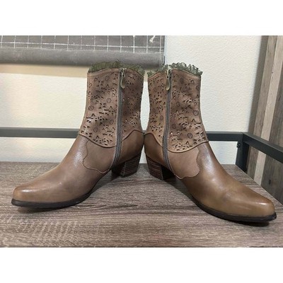 Carmella Tan Leather Laser Cut Floral Ruffle Ankle Boots Womens 10 Western Rodeo