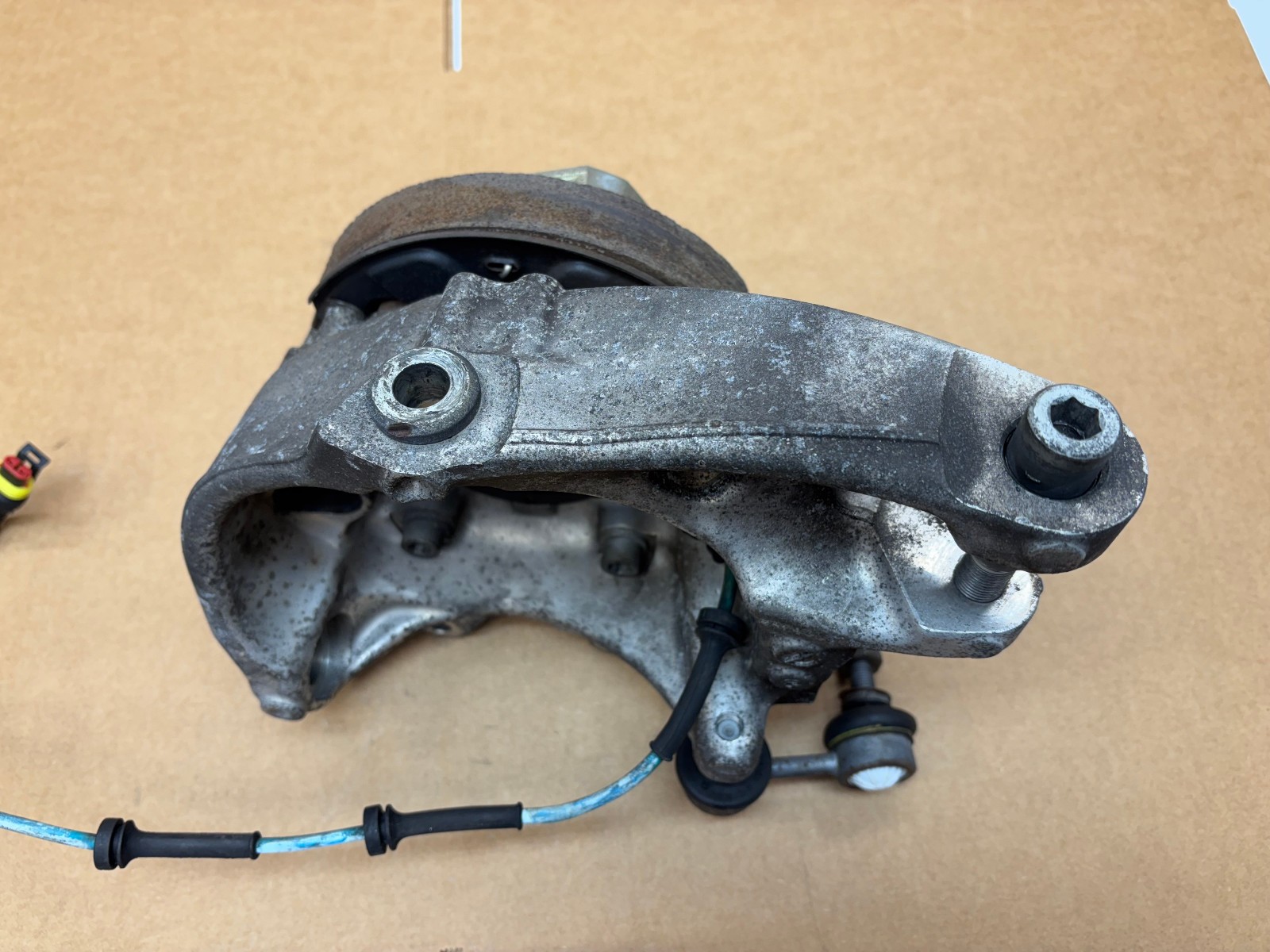 2006 Maserati Quattroporte Base Rear Right Spindle Knuckle Hub USED OEM 216246