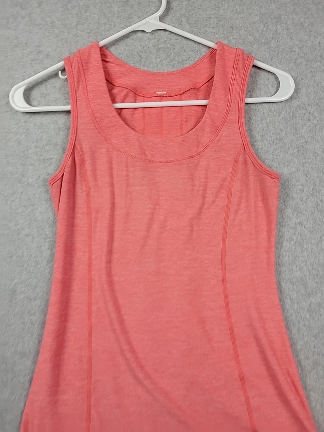 lululemon sleeveless scoop neck athletic stretch tank-top