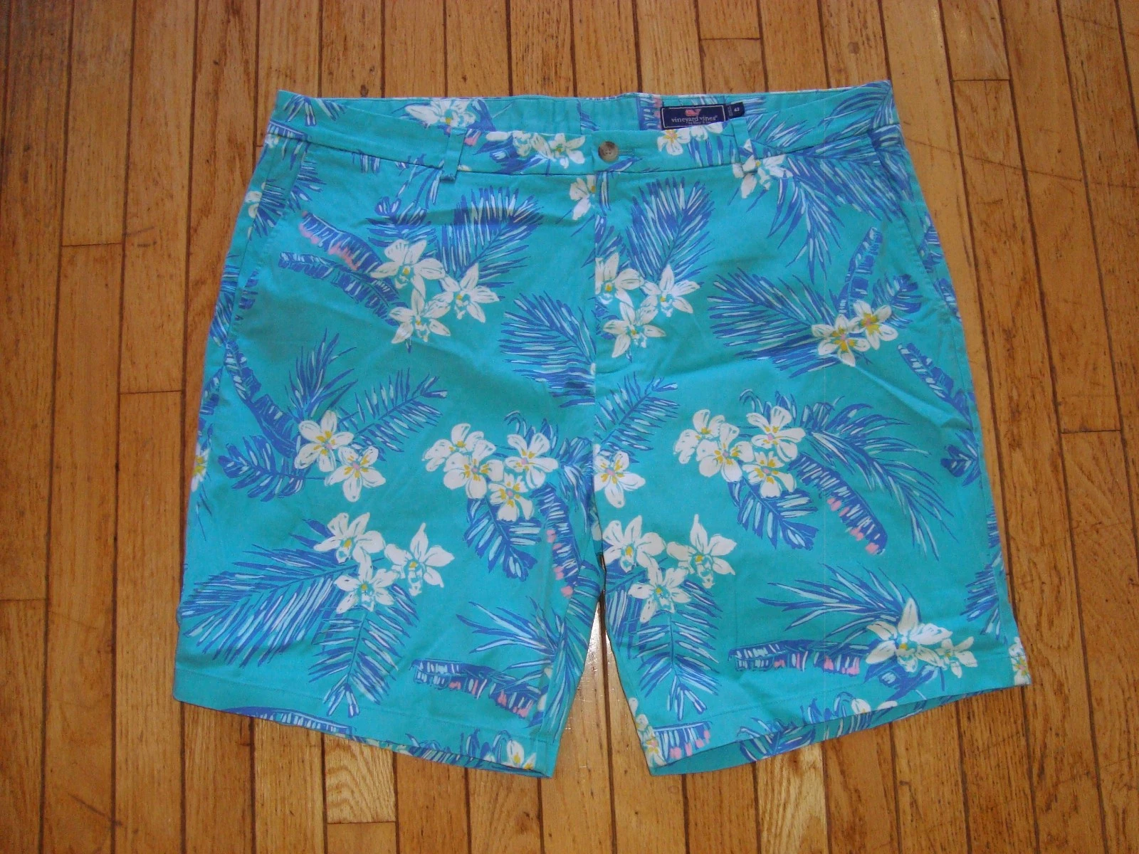 VINEYARD VINES HAWAIIAN FLORAL SHORTS BREAKER SHORT MEN'S SIZE 42 HARDLY WORN!
