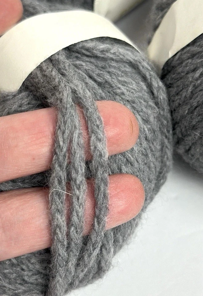 5 Skeins of Sublime By Sirdar Phoebe Gray Chunky Yarn Wool Italy 40 g 96 m Each - Image 3 of 4