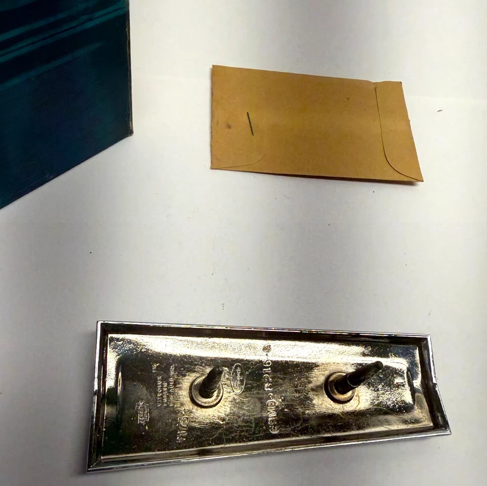 Винтажная новая из старых запасов 1969 Mercury решетка с эмблемой C9MY-8A223-A - Изображение 3 из 4