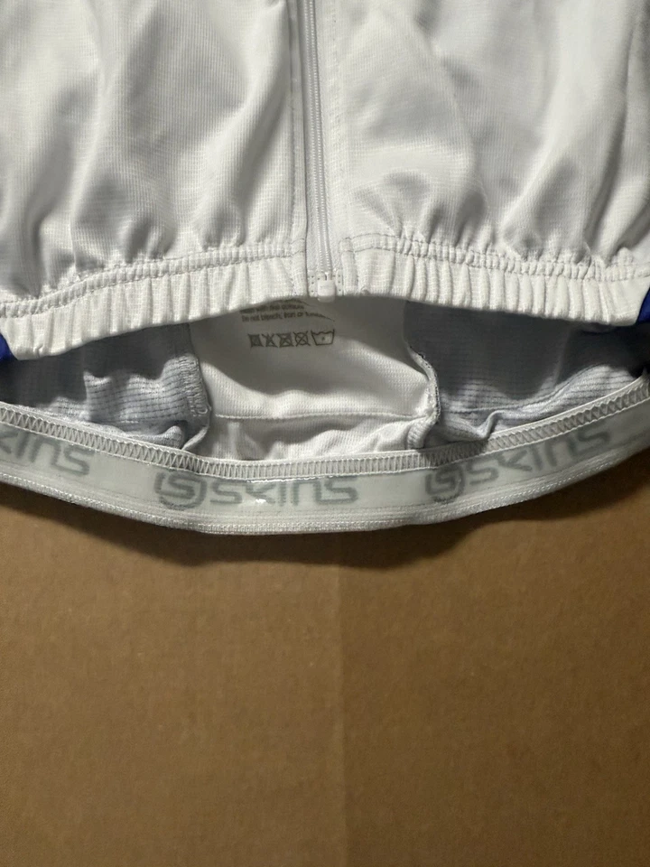 Camiseta deportiva de ciclismo Skins pequeña blanca azul cremallera completa mezcla de nailon bolsillos apilamiento Foto 2 de 4