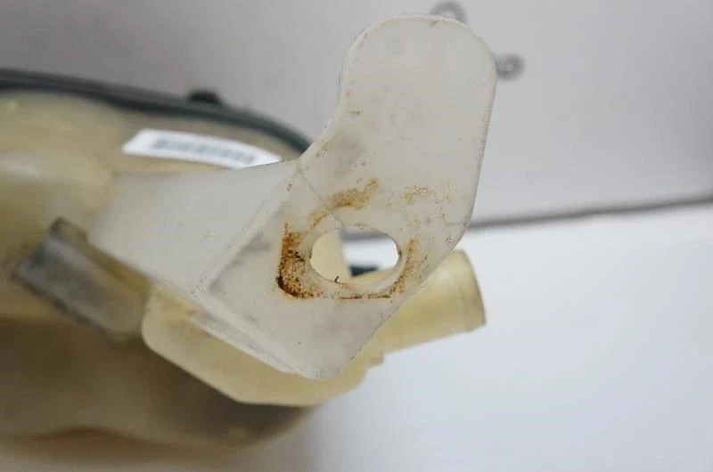 2013 Chevrolet Suburban Radiator Coolant Reservoir Bottle 84368363 OEM *ReaD* - Imagem 3 de 4