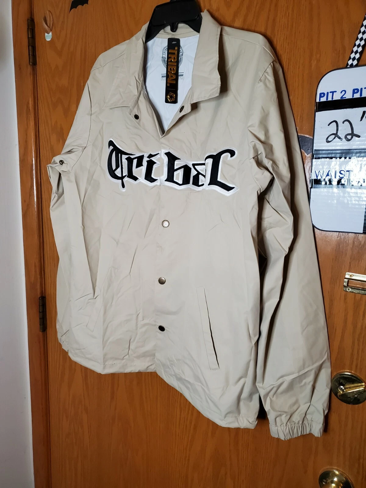 Giacca da coach tribale (KUYA) cachi lettering nuova con etichette uomo resistente alle intemperie. Vedi descrizione