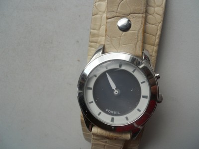 Fossil men's white leather band.quartz 