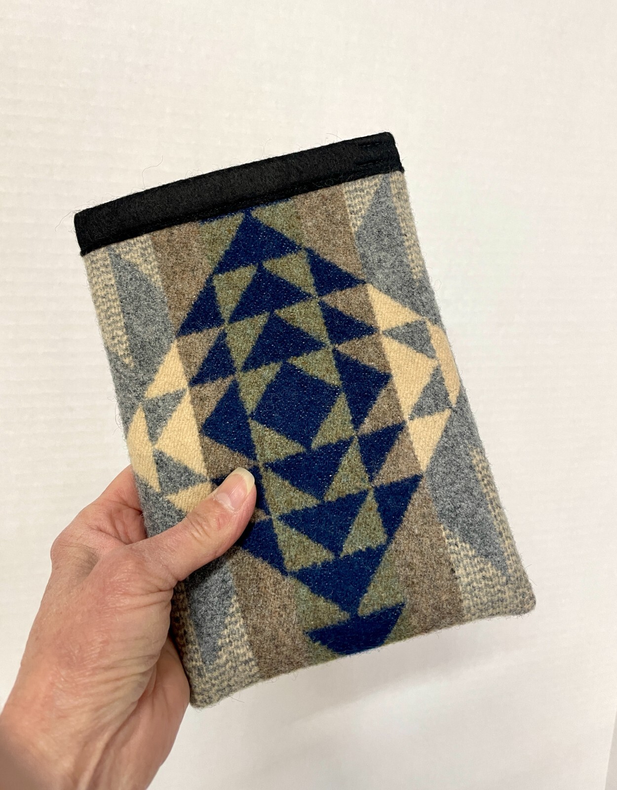 Kindle Paperwhite Sleeve Smith Rock Pendleton Wool for 11th & 12th Gen Hiking Travel Case-image