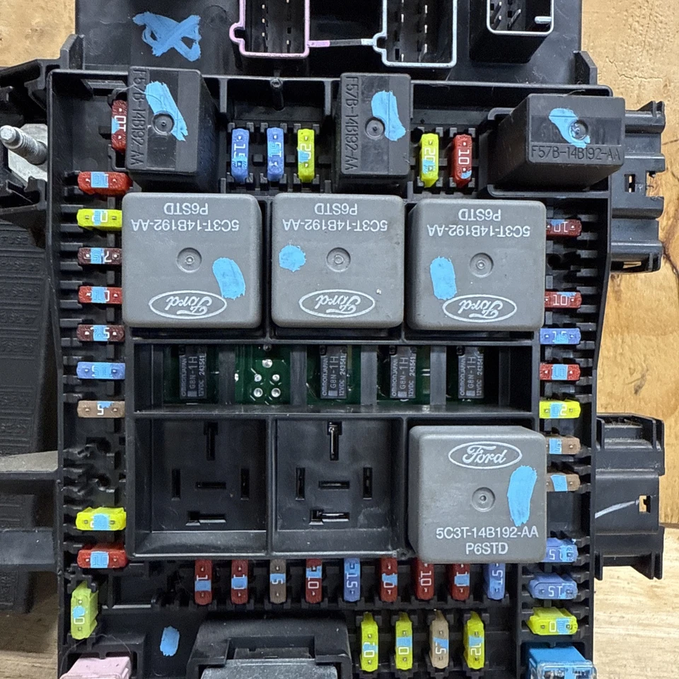 2004 - 2007 Ford F150 Fuse Box Power Distribution 5L3T-14A067-BC Foto 3 de 4