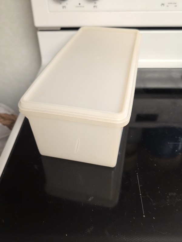 Tupperware Vintage Jumbo Bread Keeper 606-1 See Photos 