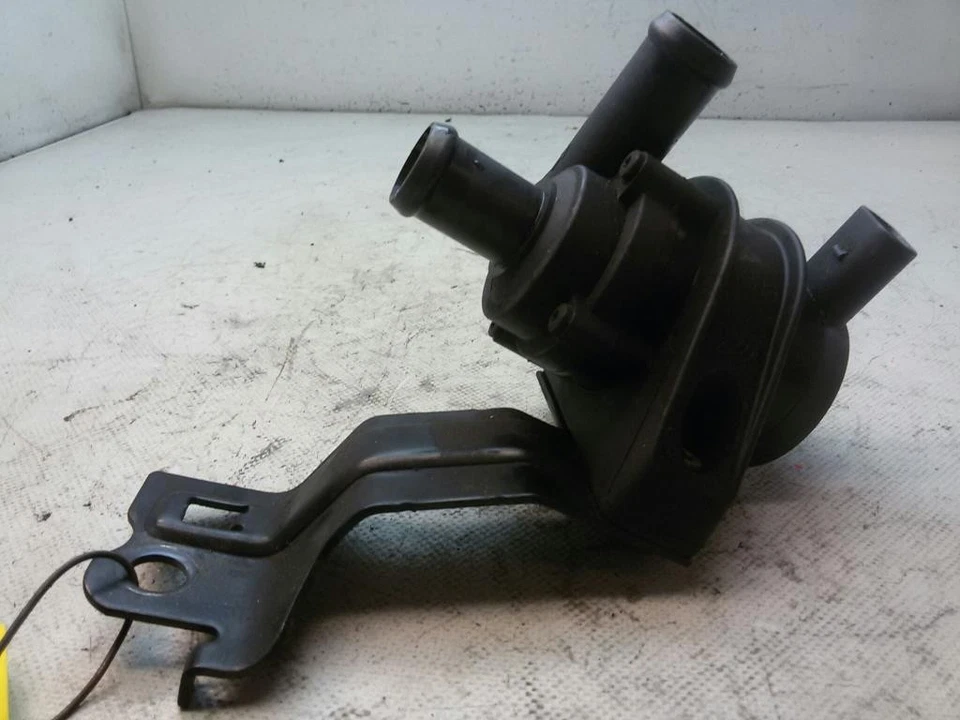 VW Passat CC 1K0965561J Zusatzwasserpumpe 1.8TSI 118kw CDAA BJ2010 - Bild 2 von 4