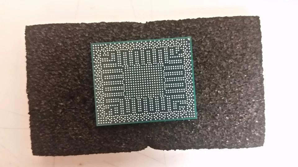 Intel CPU - FH8065501516794 - 2.4GHz 8C - Image 3 of 4