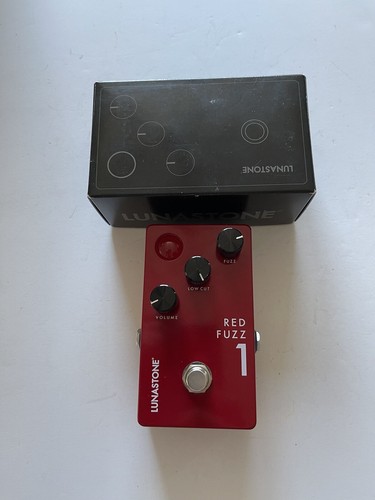 LunaStone Red Fuzz 1 Distortion Raro Pedale per Chitarra Effetto + Scatola Originale - Foto 1 di 7