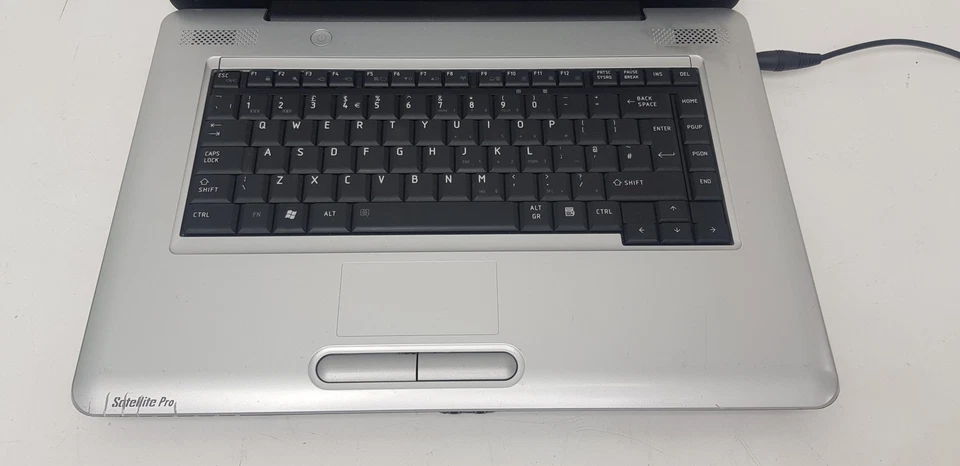 Toshiba Satellite Pro L450-13R - Celeron 900 2.2GHz - 2GB Ram - 15.6" - 250GB... - Image 4 of 4