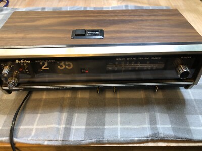 Vintage Eaton Viking holiday  MII-150 Solid State Radio Alarm Clock Working (P7)