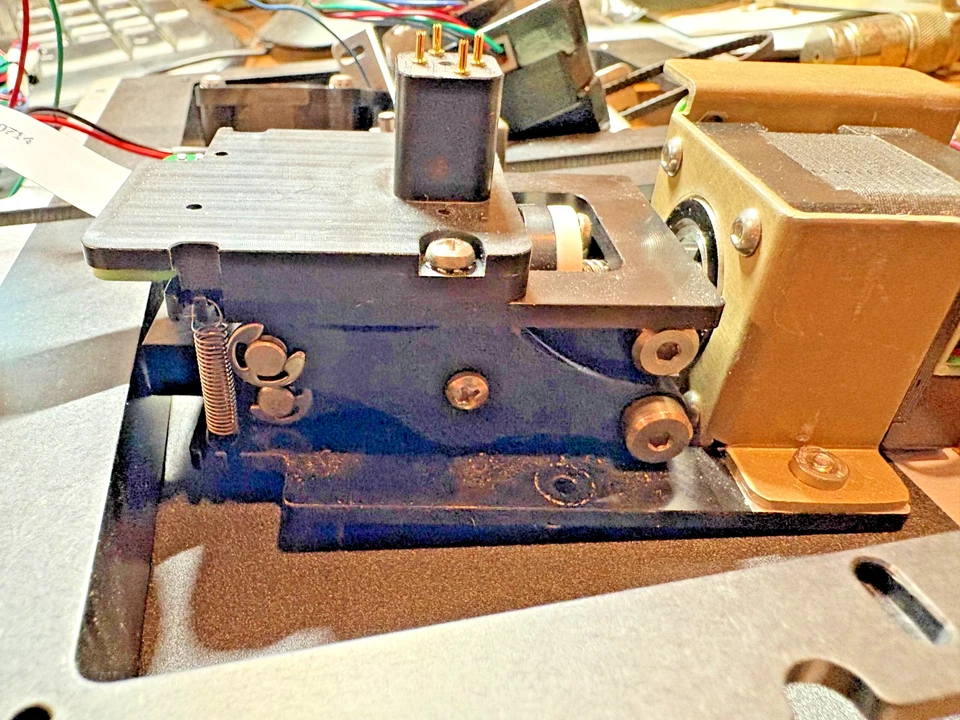 Job lot - industrial encoders/motors/ other scientific machine assemblies - Image 4 of 4