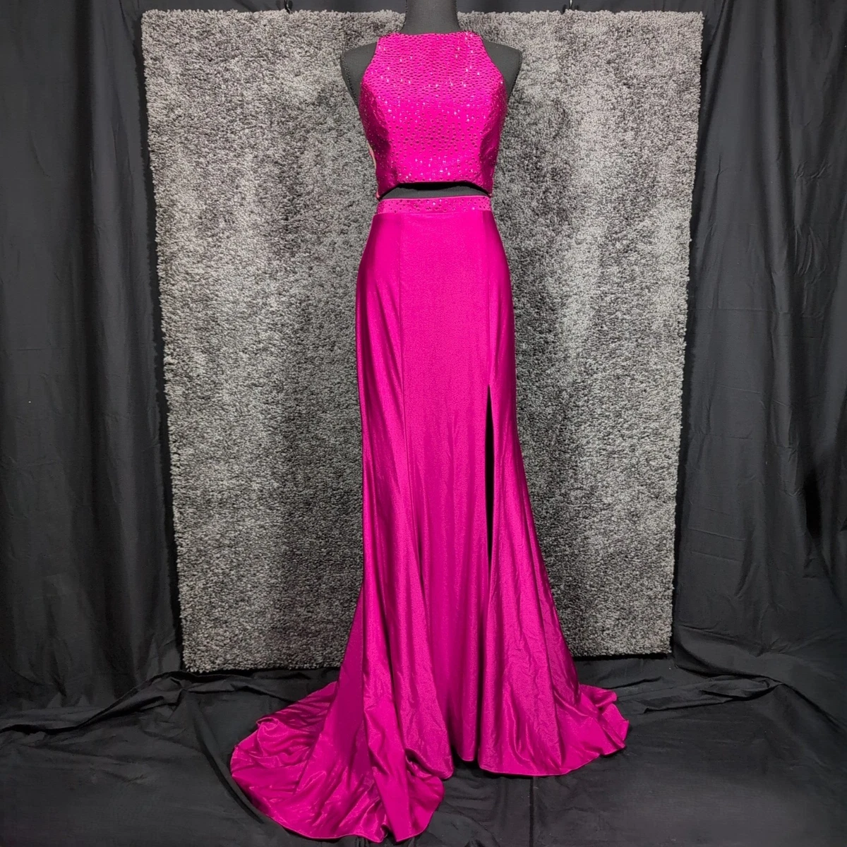 ebay prom dress Selling this Stacees prom dress for $100, originally $204! I believe it's a  small, doesn't say the size. Bought it and it didn't fit. Selling on EBay  and Depop!