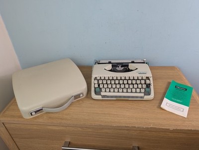 Vintage Olympia Splendid 66 Schreibmaschine + Anleitung und Tragetasche. Schöner Zustand
