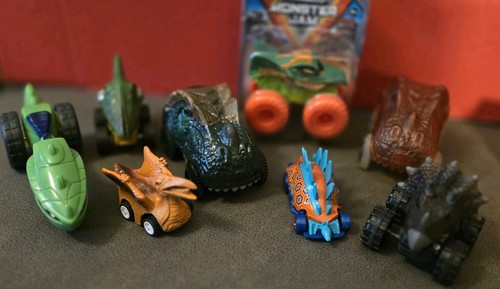 8 Dinosaur Toy Cars Pull Back 2 Battery Operated. 1 With Lights. Mixed Lot