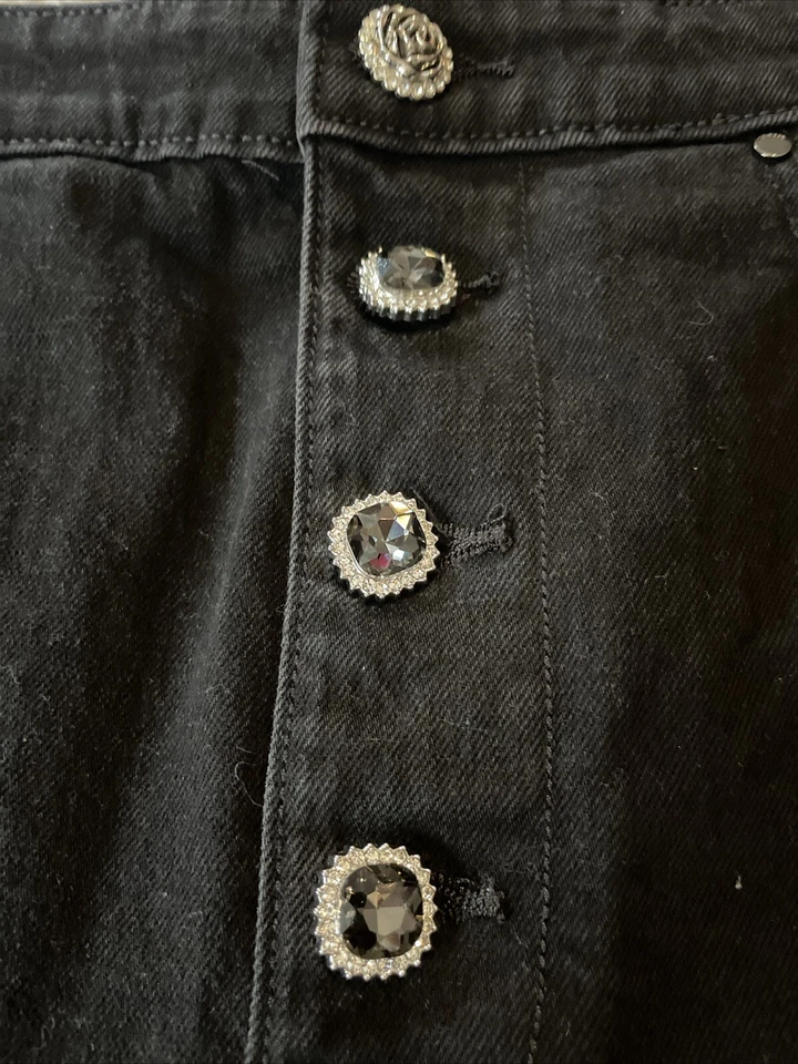 Pantalones Cortos de Jean Guess Alexia Estrás Negros Joyas Botón Delantero Para Mujer Denim 27 Foto 2 de 4