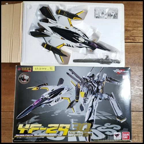 DX Chogokin Macross YF-29 Durandal Valkyrie 30th Action Figure BANDAI