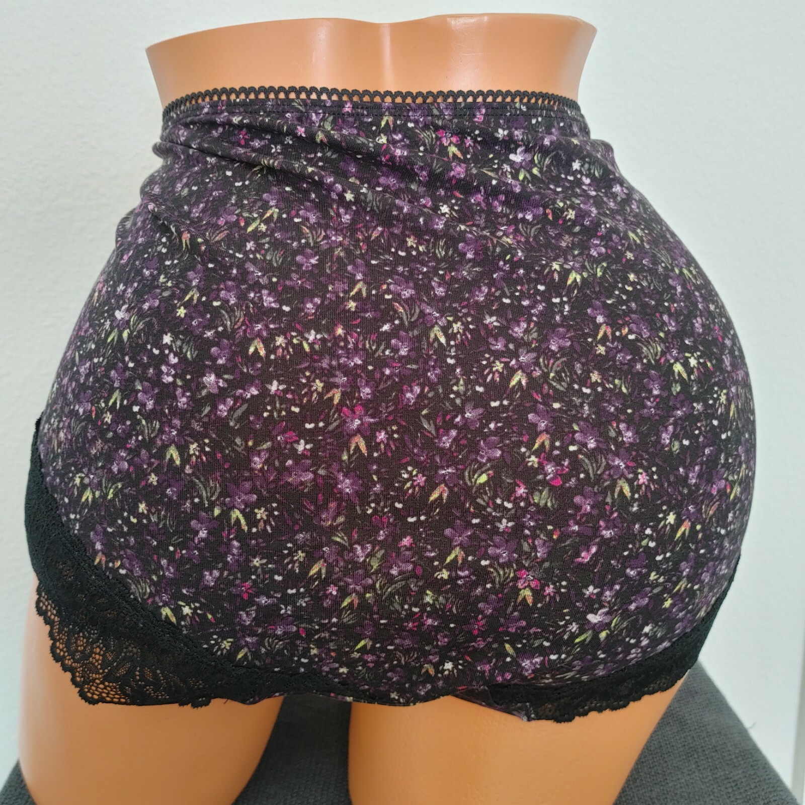 LANE BRYANT CACIQUE COTTON FULL BRIEF 18/20 PLUS BLACK PURPLE FLORAL