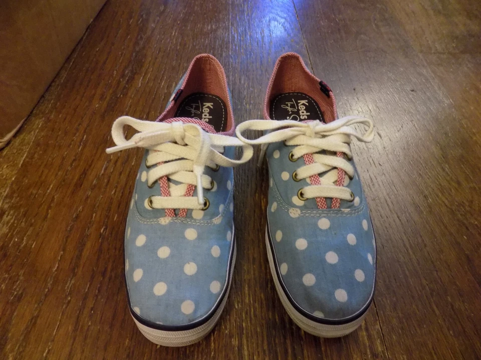 Tenis KEDS x Taylor Swift Denim Azul Blanco Lunares Rojo Borde gingham talla 7 En muy buena condición Foto 2 de 4