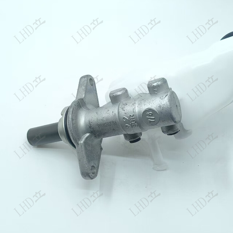 ま New Brake Master Cylinder 47201-12800 47201-02010 For Toyota